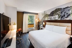Down duvets, in-room safe, desk, iron/ironing board - Hilton Garden Inn Los Angeles/Hollywood (Los Angeles)