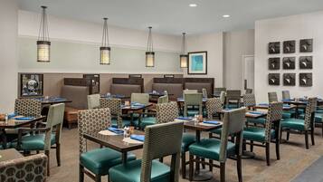 2 restaurants, breakfast, lunch, dinner served; American cuisine