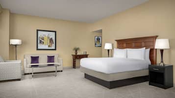 Værelse - 1 kingsize-seng med sovesofa - ikke-ryger - hjørneværelse | Opholdsområde | Fladskærms-tv