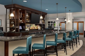 2 bars/lounges