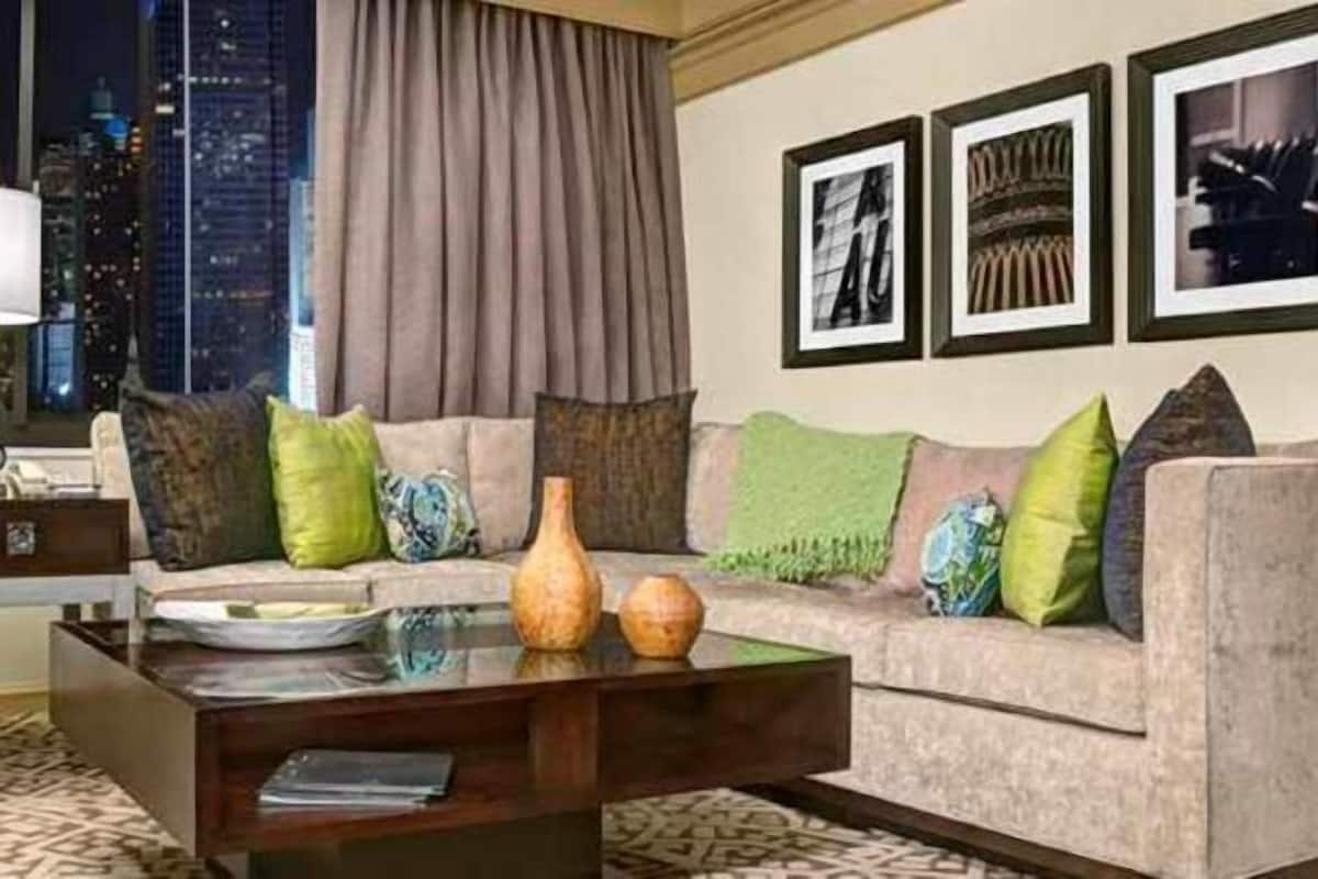 Living area | 55-inch flat-screen TV with cable channels, TV, Netflix