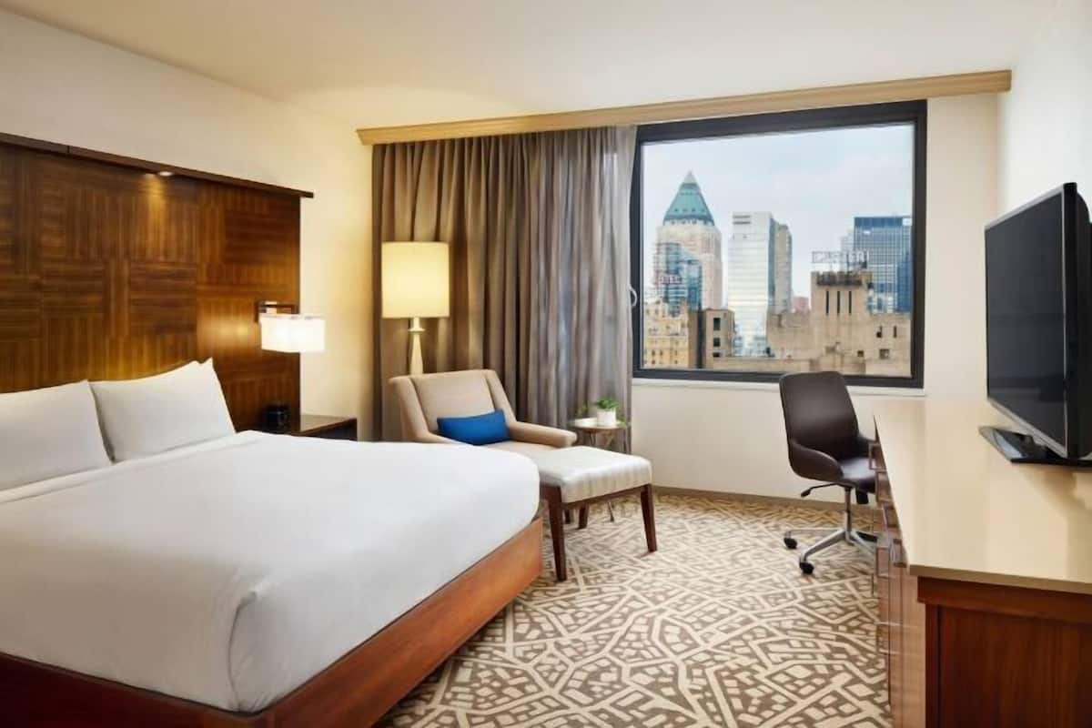 1 bedroom, premium bedding, in-room safe, desk