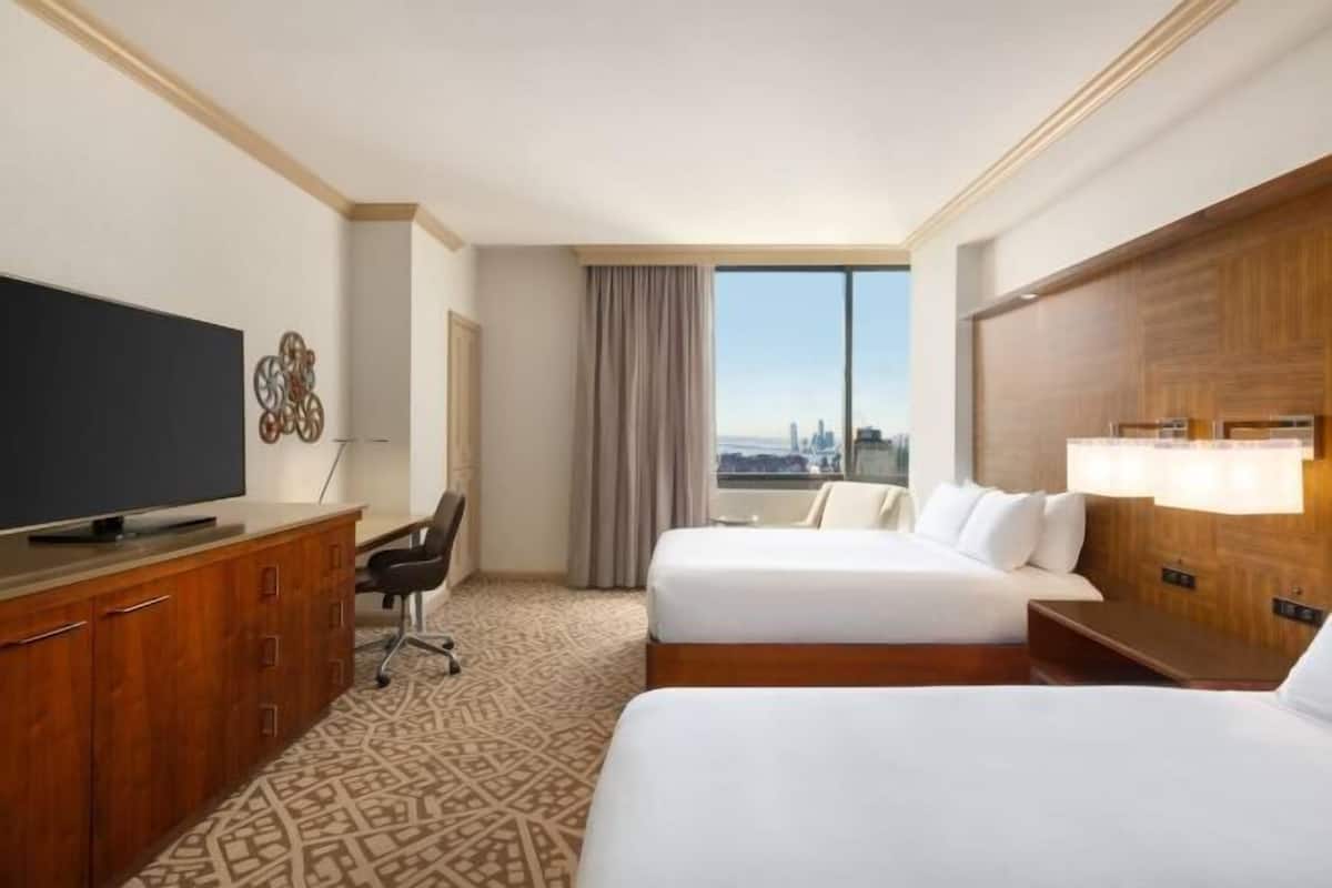 1 bedroom, premium bedding, in-room safe, desk