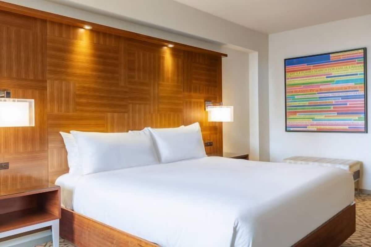 1 bedroom, premium bedding, in-room safe, desk