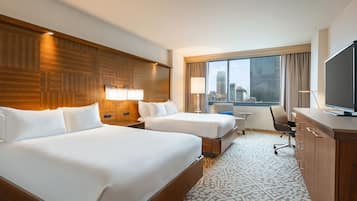 Rom – deluxe, 2 queensize-senger | Sengetøy av topp kvalitet, safe på rommet og skrivebord