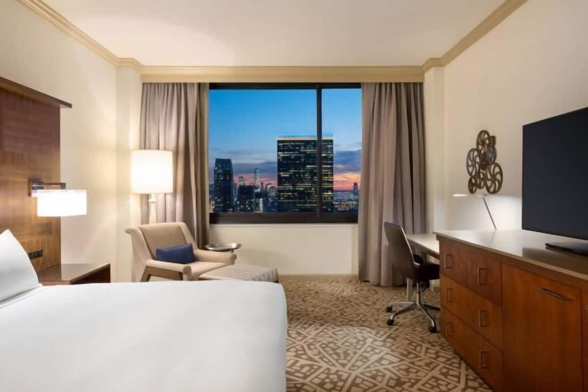 1 bedroom, premium bedding, in-room safe, desk