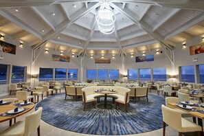 2 restaurants, breakfast, lunch, dinner served; American cuisine