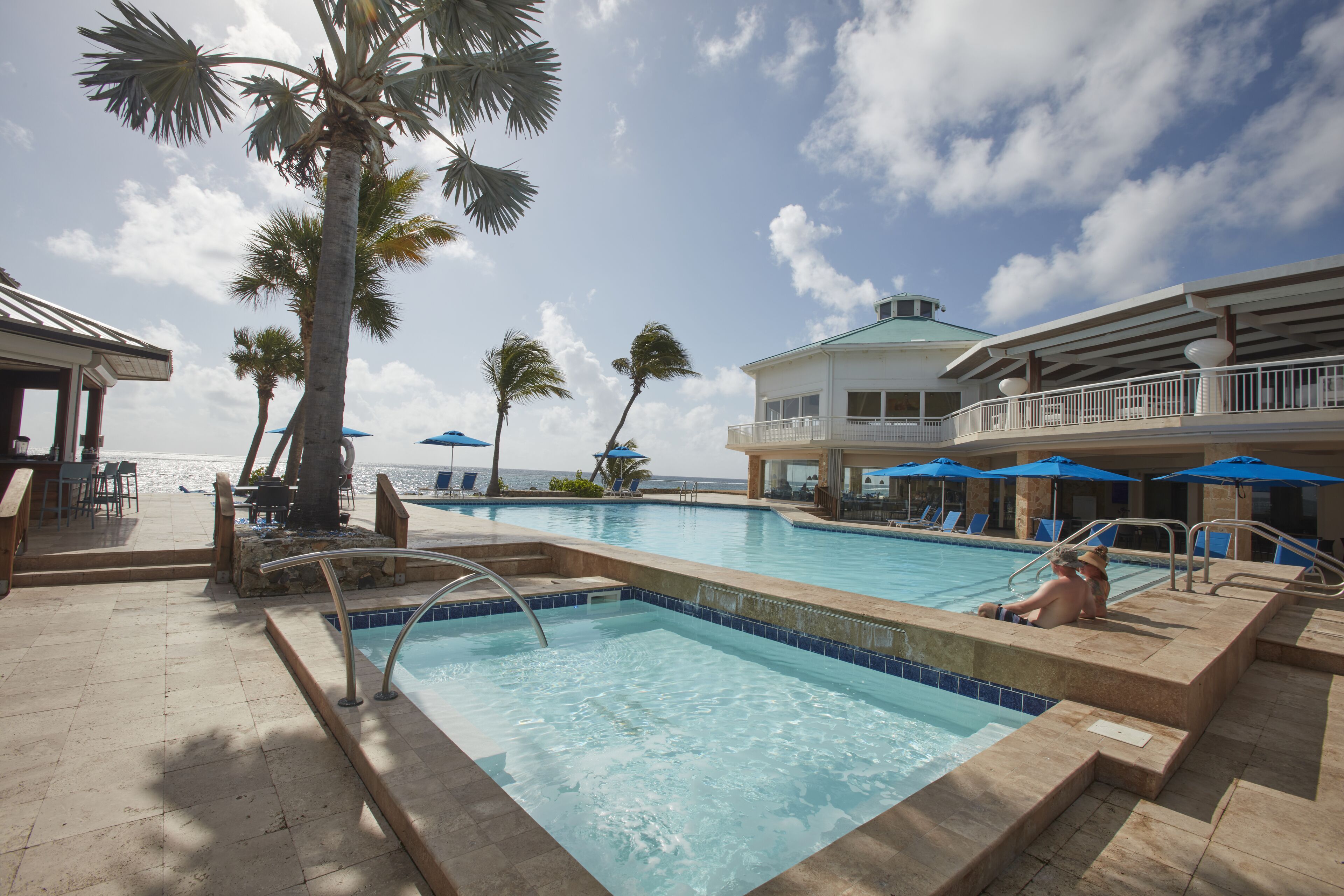 2 udendørs pools, gratis hytter, parasoller