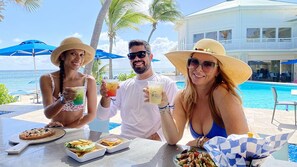 2 restoran, melayani sarapan, makan siang; sajian masakan Amerika
