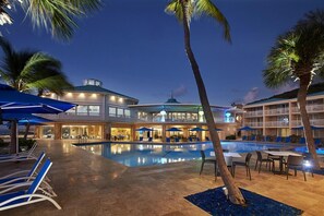 2 outdoor pools, free cabanas, pool umbrellas