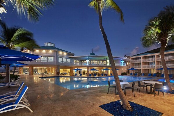 2 outdoor pools, free cabanas, pool umbrellas