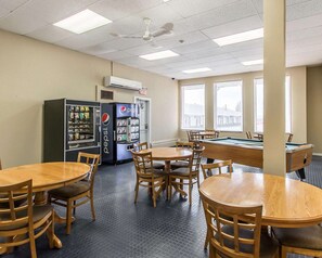 Breakfast area - Econo Lodge (Temiskaming Shores)