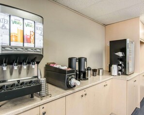Breakfast area - Econo Lodge (Temiskaming Shores)