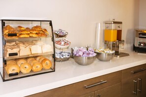 Free daily continental breakfast
