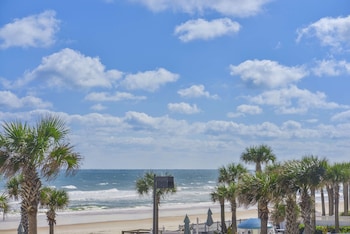 Hotel Exterior at Hilton Vacation Club The Cove on Ormond Beach
