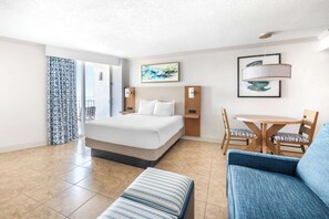 Studio, 1 Queen-Bett, Balkon | Wohnbereich | Fernseher, Tischtennisplatte