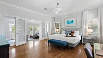 Suite Deluks, 1 kamar tidur, pemandangan teluk | Seprai Frette Italia, seprai premium, dan selimut bulu angsa