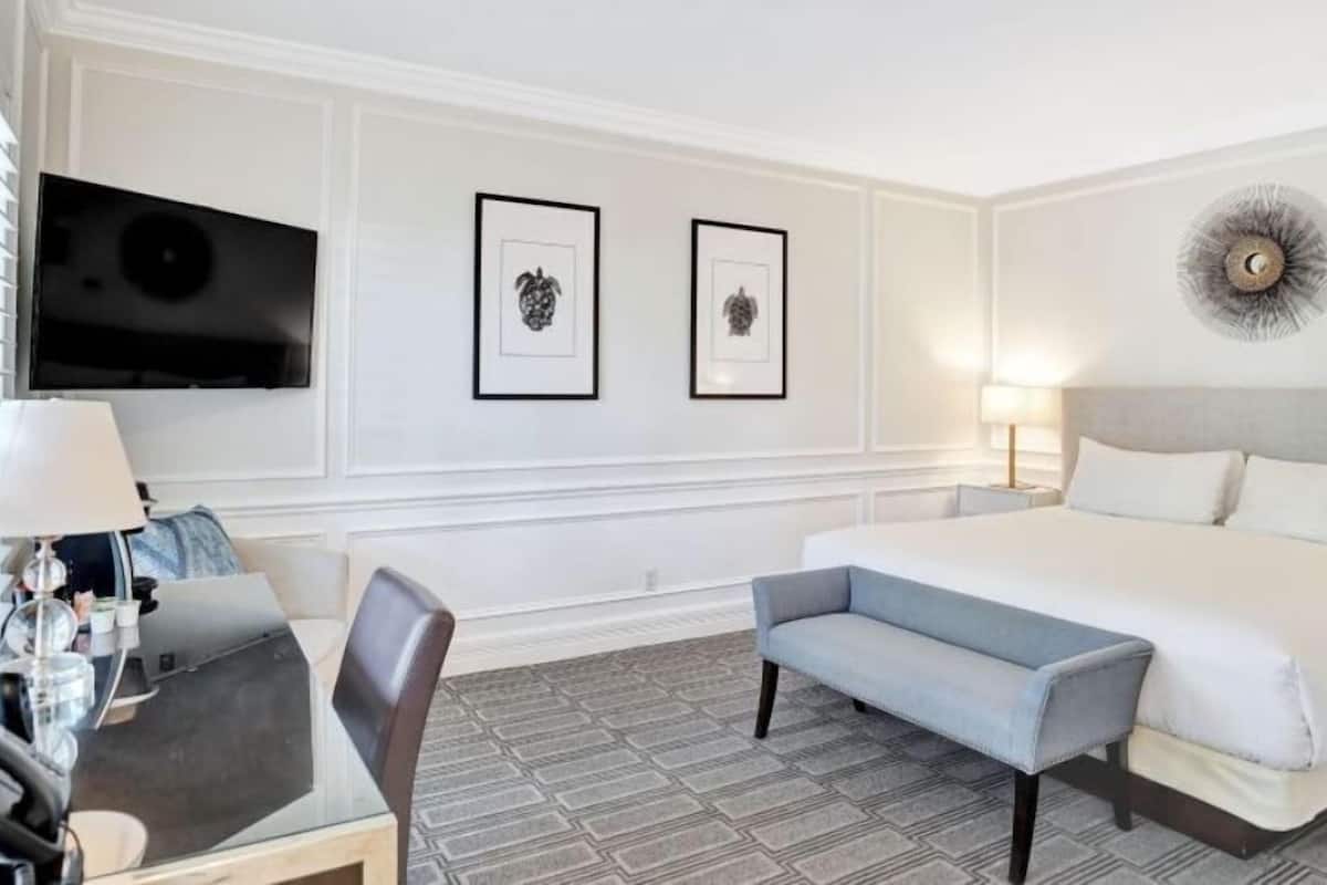 Superior Room, 1 Katil Raja (King), Poolside | Cadar Frette Itali, peralatan tempat tidur premium, gebar bulu kapas