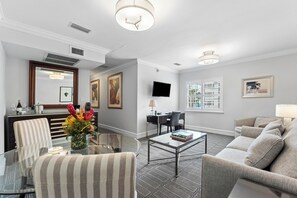 Main House One Bedroom Suite