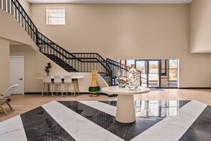 Lobby - B&B HOTEL Jacksonville Airport – Newly Renovated! (Jacksonville)