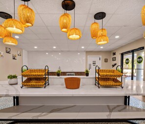 Breakfast area - B&B HOTEL Jacksonville Airport – Newly Renovated! (Jacksonville)