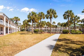 Courtyard - B&B HOTEL Jacksonville Airport – Newly Renovated! (Jacksonville)