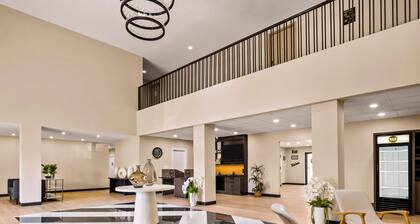 B&B HOTEL Jacksonville Airport – Newly Renovated!