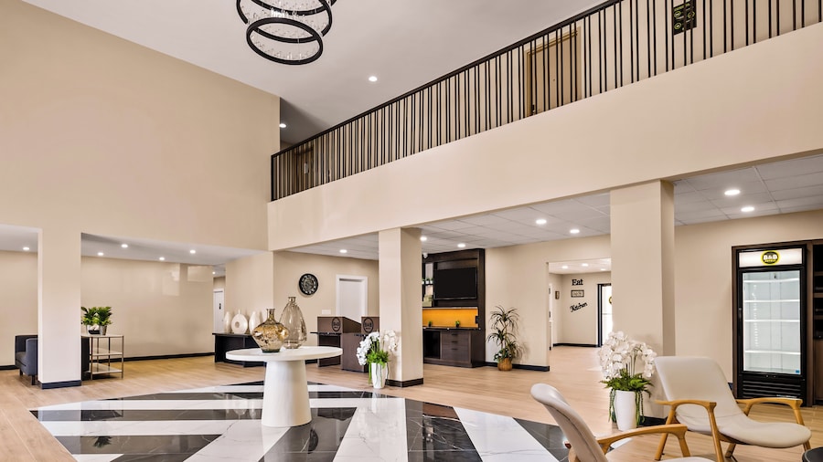 B&B HOTEL Jacksonville Airport – Newly Renovated!