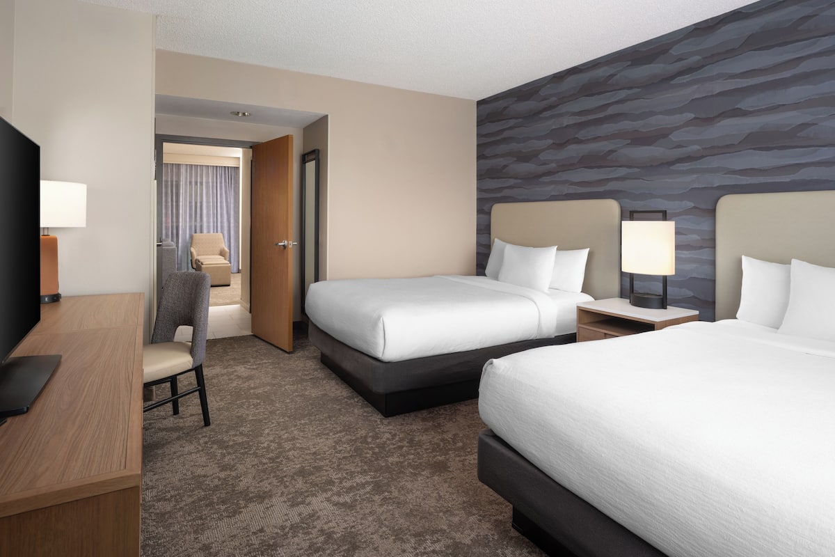 Premium bedding, pillow-top beds, in-room safe, desk