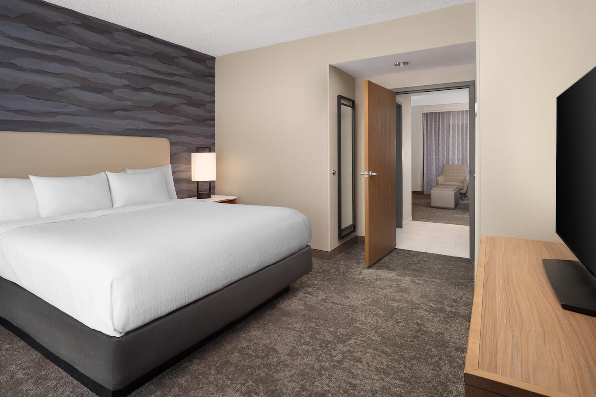 1 bedroom, premium bedding, pillow-top beds, in-room safe