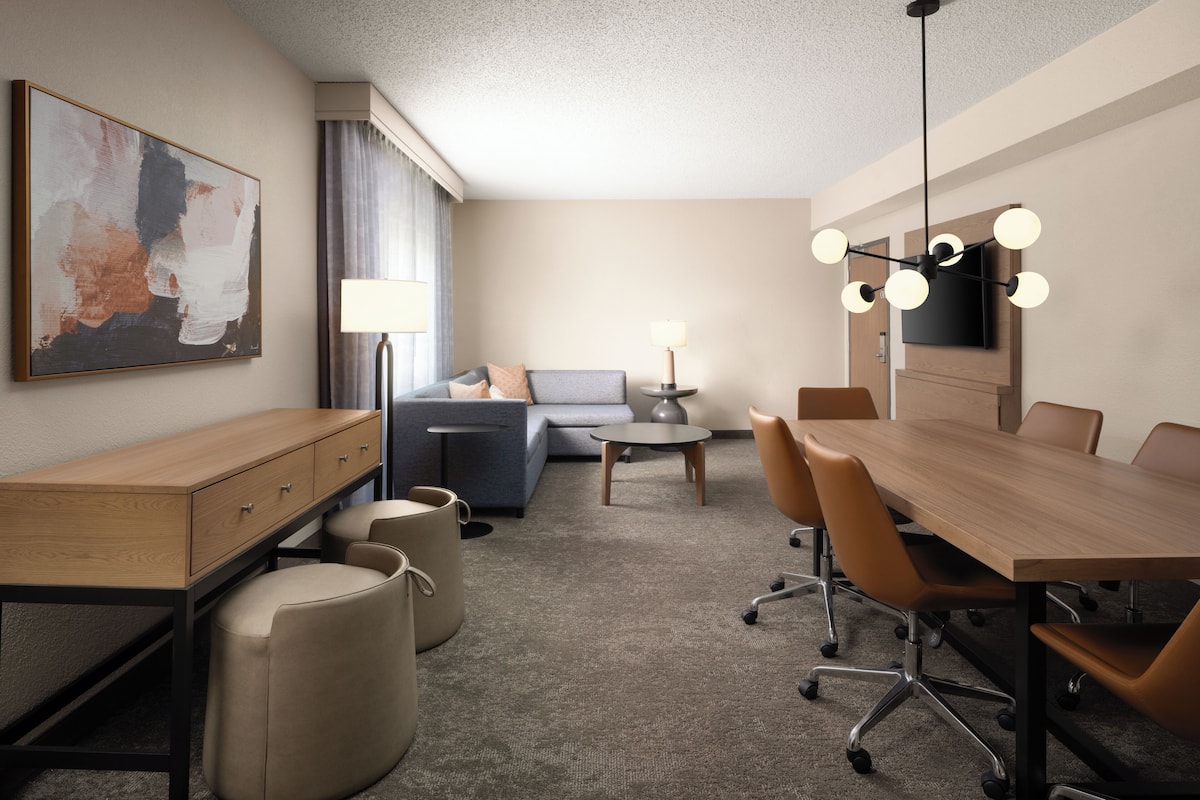 Hospitality Suite, 1 King Bed