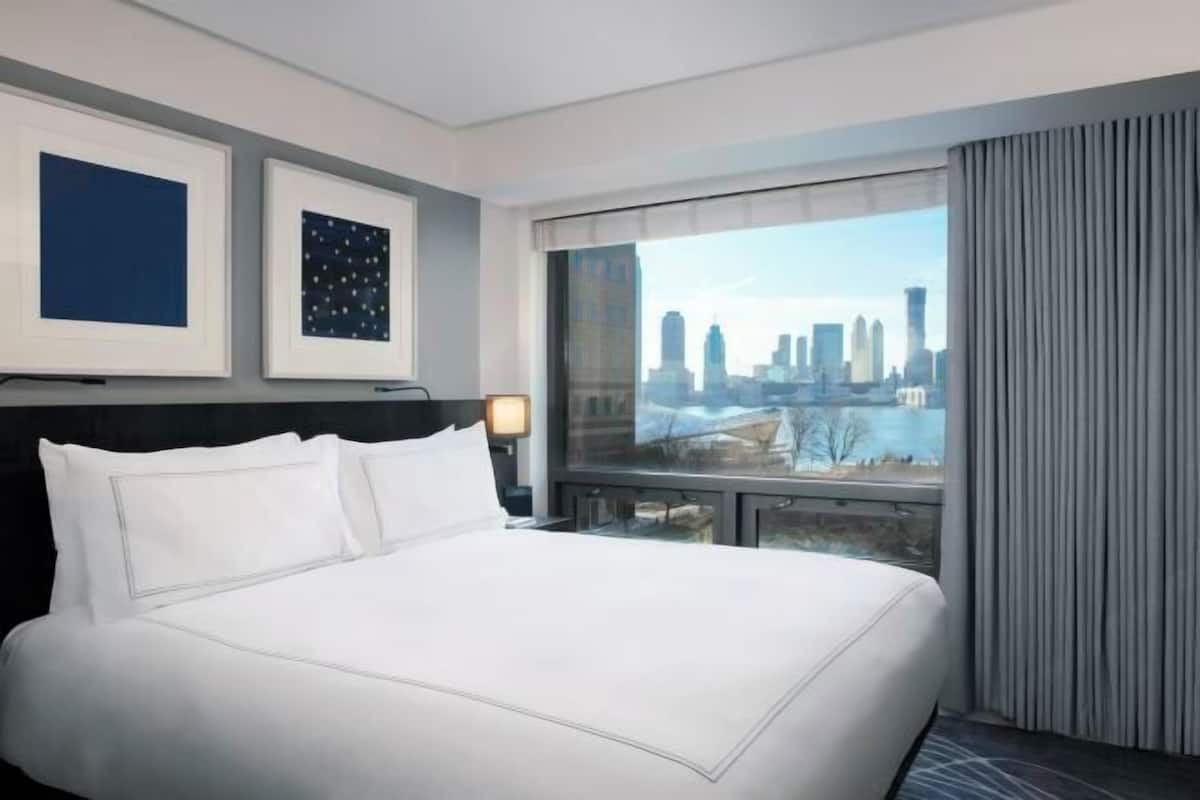1 bedroom, premium bedding, down comforters, pillowtop beds