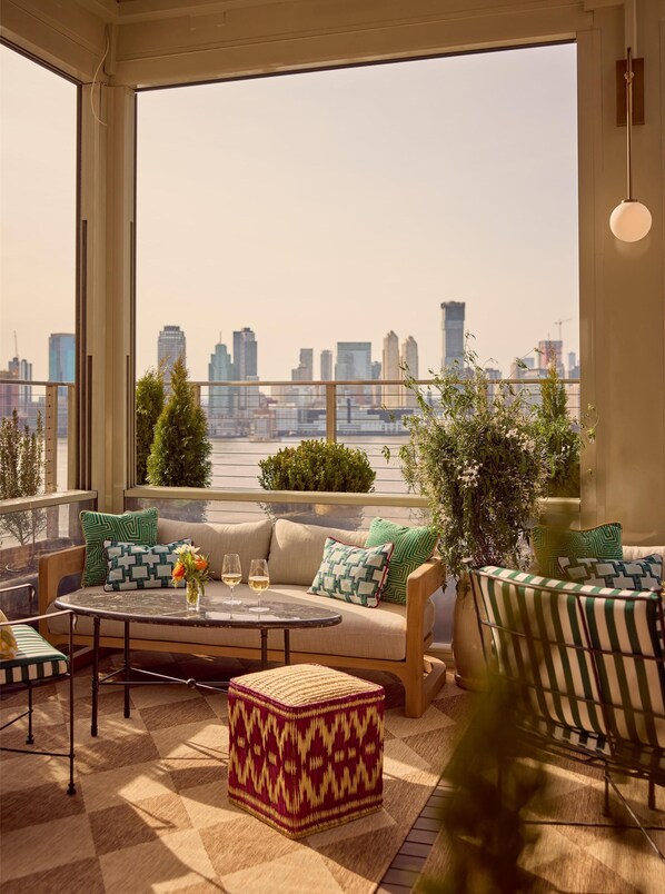 Breakfast, lunch and dinner served - Conrad New York Downtown (New York)