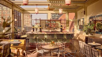 朝食、ランチ、ディナーに営業