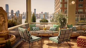 Frokost, lunsj og middag serveres