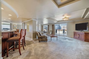 Suite, 1 King Bed, Non Smoking | Living area | 37-inch flat-screen TV with digital channels, TV