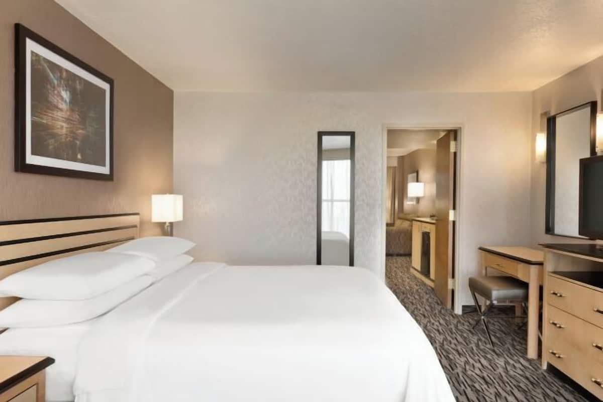 1 bedroom, in-room safe, desk, laptop workspace