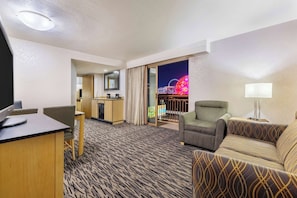 37-inch flat-screen TV with digital channels, TV - Embassy Suites by Hilton Convention Center Las Vegas (Las Vegas)