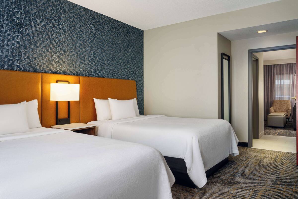 premium bedding, in-room safe, desk, laptop workspace