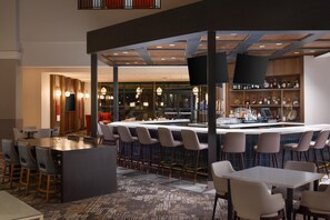 Bar (on property) - Embassy Suites Lincoln (Lincoln)