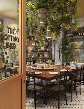 3 restaurants, breakfast, lunch, dinner served; Californian cuisine at Fairmont Miramar Hotel