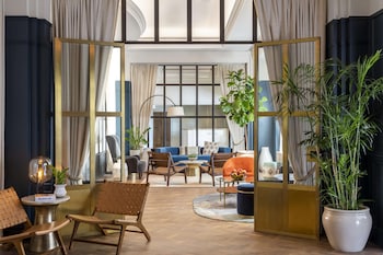 Sitting area in hotel lobby at Fairmont Miramar Hotel