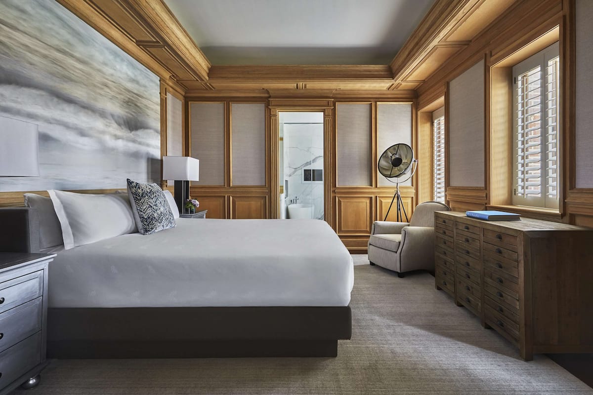 signature palisade suite, 1 king bed with sofa bed, 1.5 bathrooms | hypo-allergenic bedding, in-room safe, desk, laptop workspace