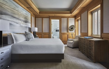 Signature Palisade Suite, 1 King Bed with Sofa bed, 1.5 Bathrooms | Hypo-allergenic bedding, in-room safe, desk, laptop workspace at Fairmont Miramar Hotel