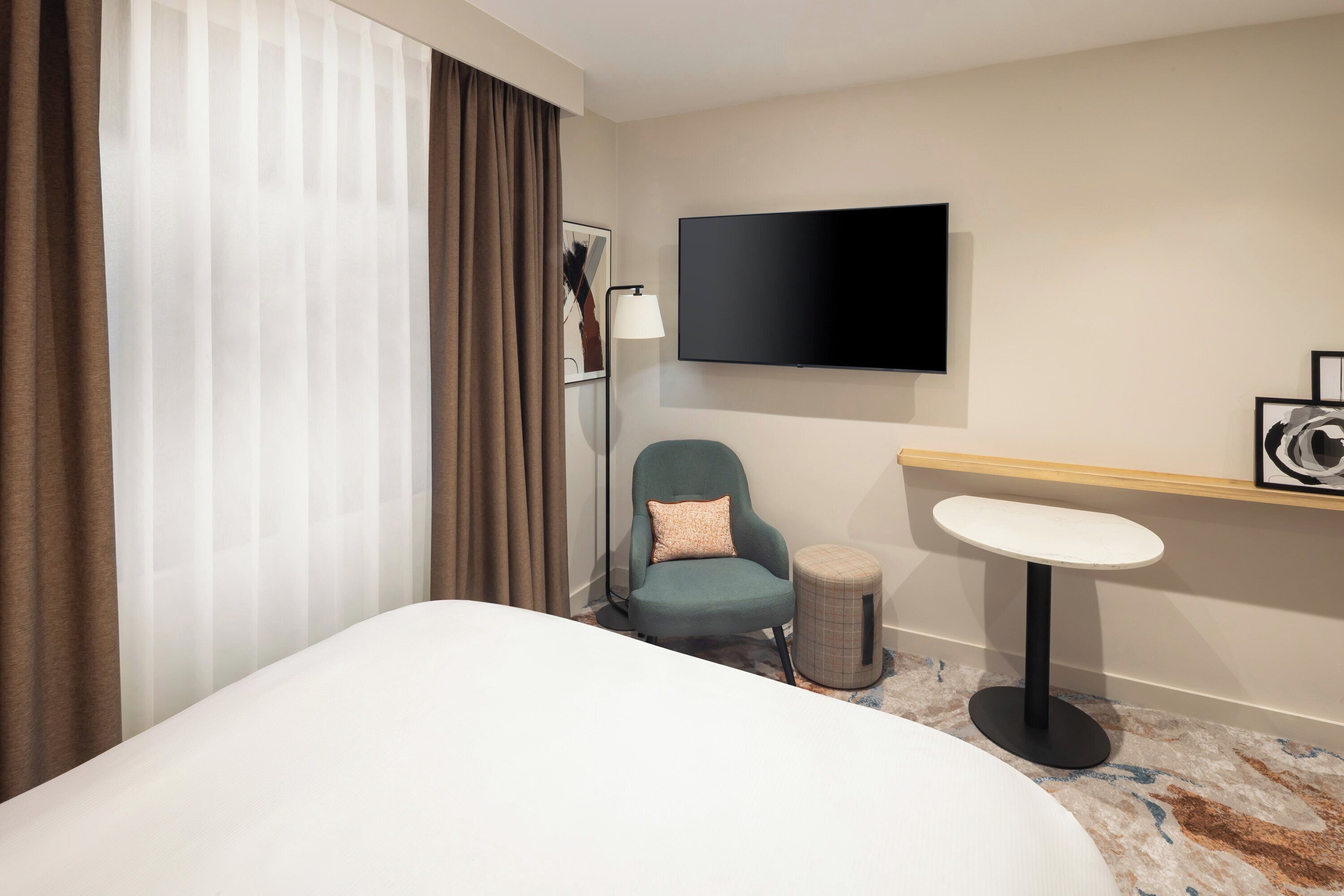 Rum - 1 dubbelsäng (Cosy) | Sängtillbehör av högsta kvalitet, skrivbord och mörkläggningsgardiner