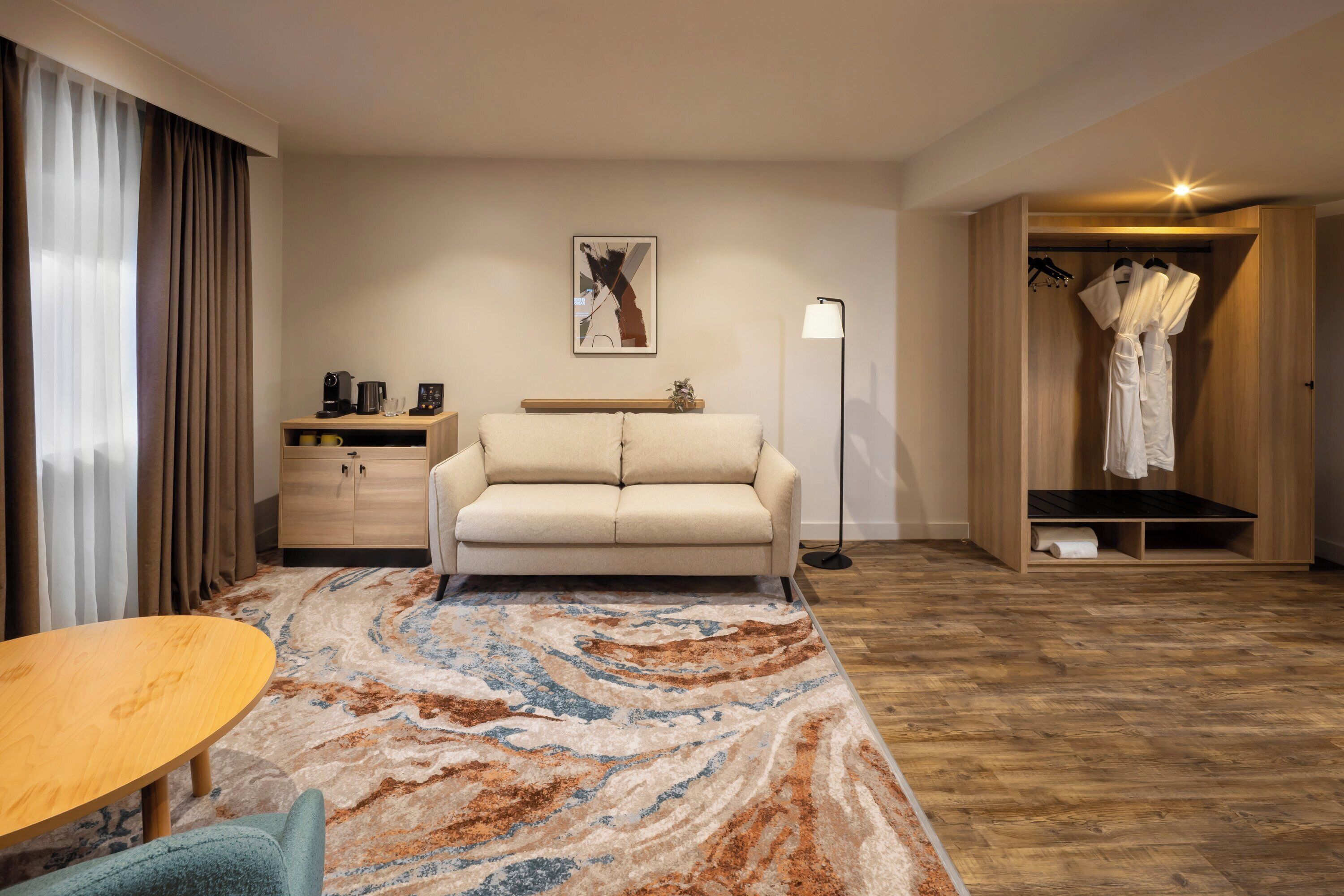 Svit - 1 sovrum | Sängtillbehör av högsta kvalitet, skrivbord och mörkläggningsgardiner