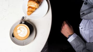 Breakfast, lunch, dinner served; international cuisine