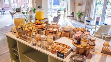 Engelsk frukost varje dag (GBP 10.00 per person)