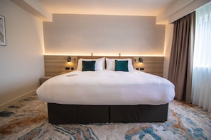 1 bedroom, desk, laptop workspace, blackout curtains