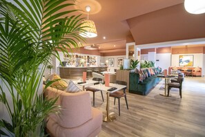 Breakfast, lunch, dinner served; international cuisine - voco Rockingham Forest Corby by IHG (Corby)